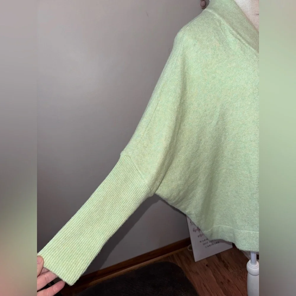 Anthropologie Pistachio oversized ribbed sleeve Sweater. Size M GUC.